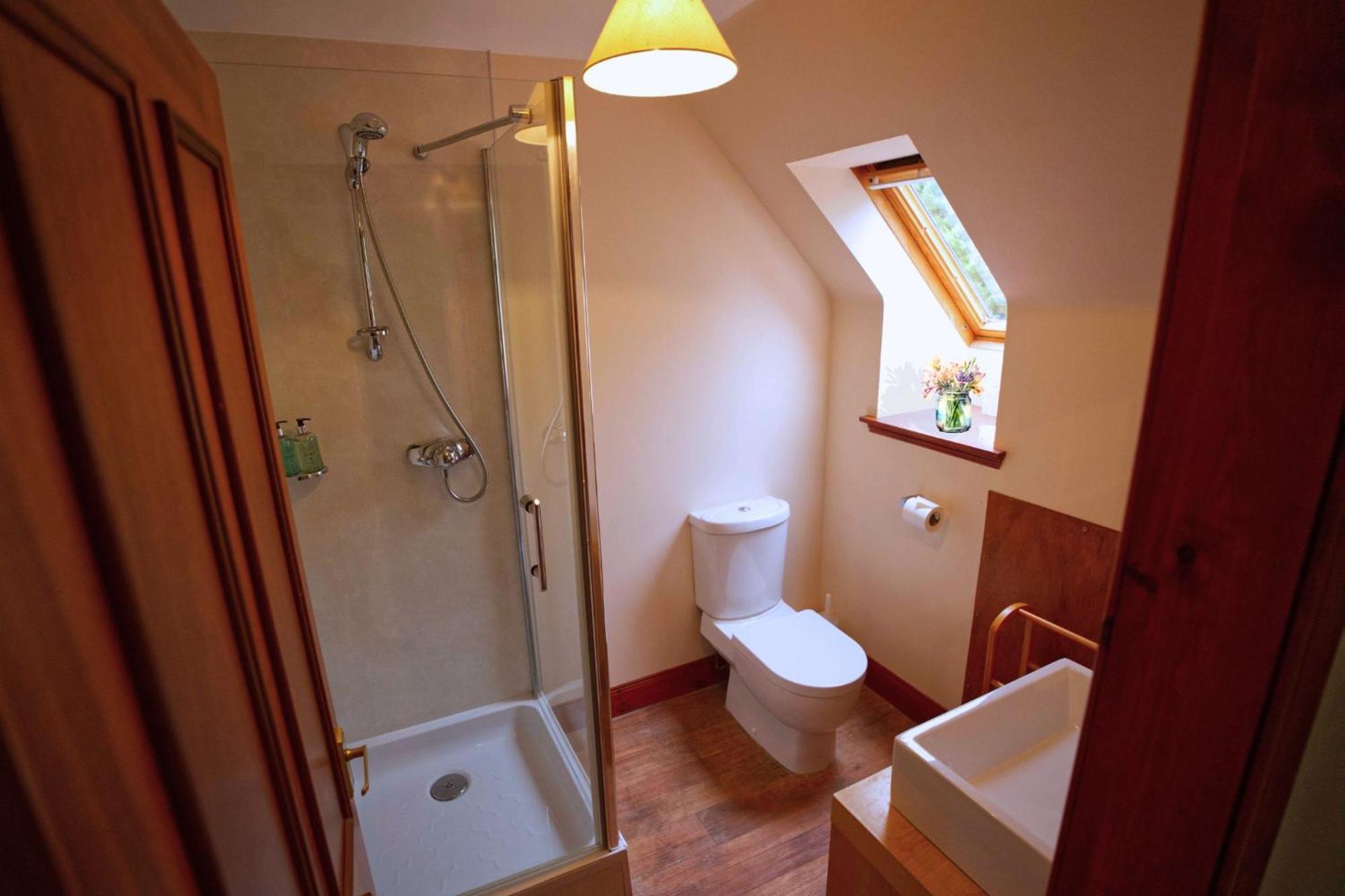 Woodlands House With Hot Tub Hotel a capsule Ballachulish