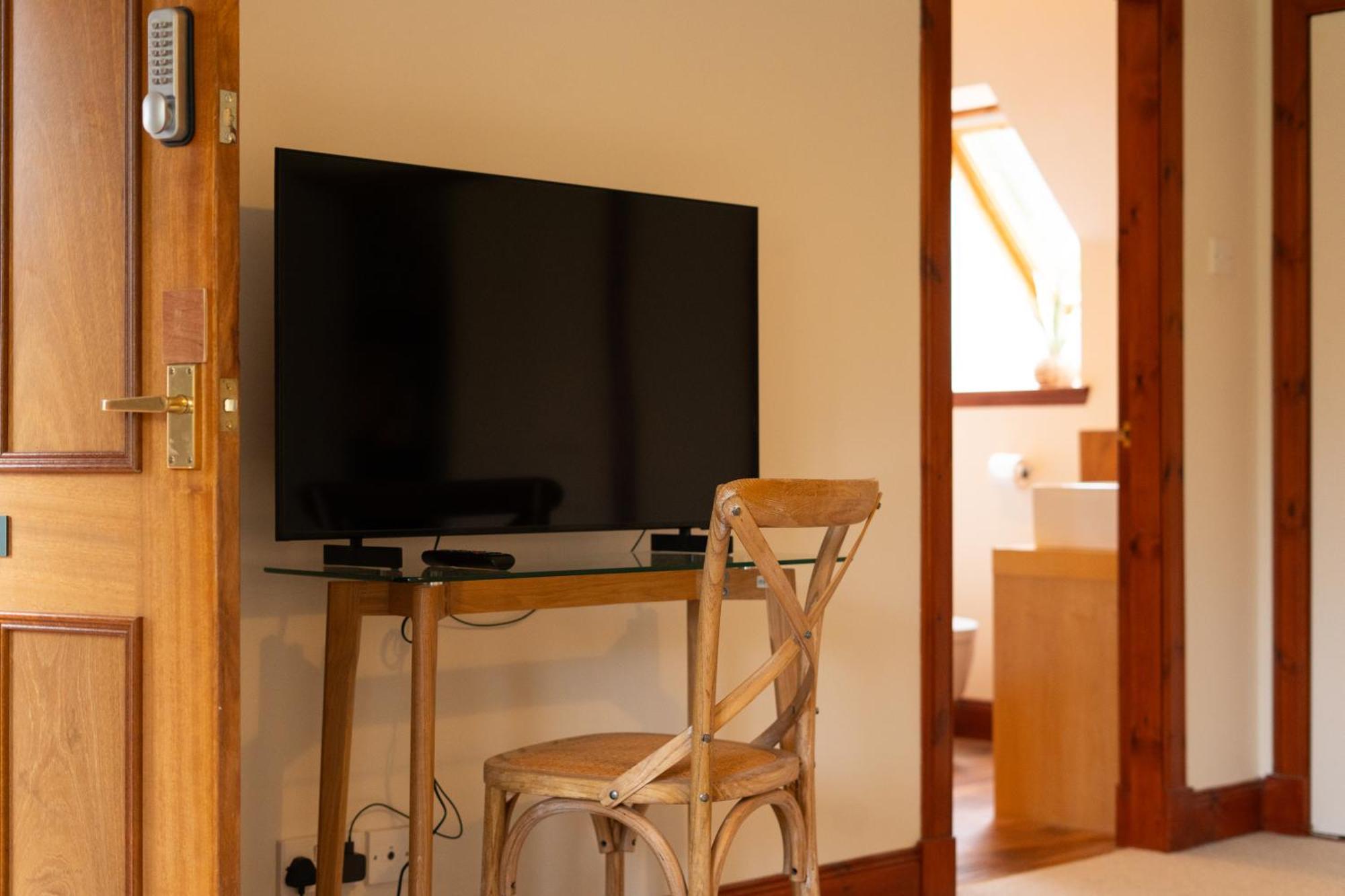 Woodlands House With Hot Tub Hotel a capsule Ballachulish